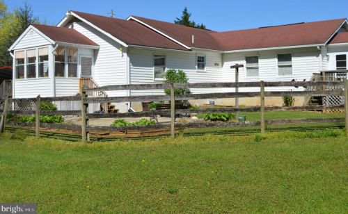 113 Iris Way, Charles Town, WV 25414-9438