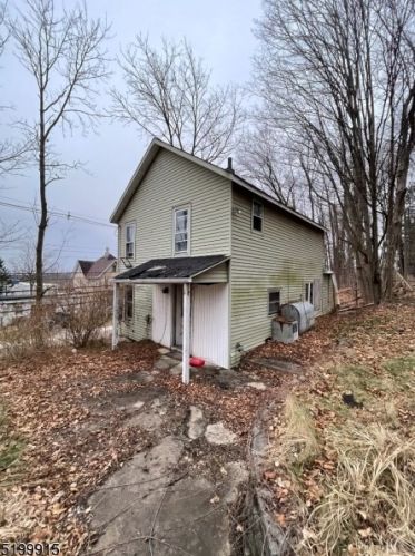 57 Hamburg Ave, Wantage, NJ 07461-2224