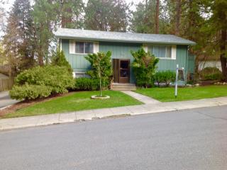 1327 Mount Vernon St, Spokane, WA 99202-4360