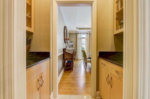 6919 Fieldstone Dr, Willowbrook IL  60527-5295 exterior