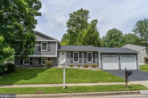 8460 Ararat Ct, Annandale, VA 22003-1171