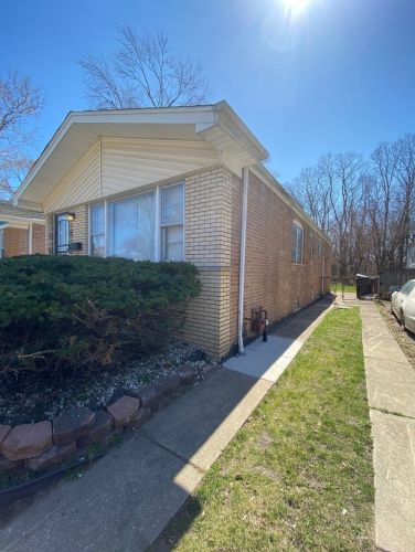 59 125th St, Chicago, IL 60628-7304