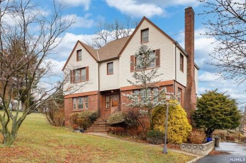 29 Maple St, Teaneck, NJ 07666-3801