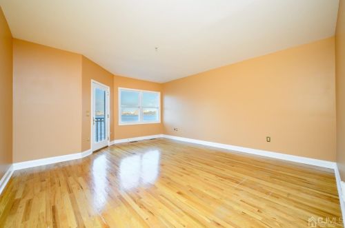 106 The Promenade, Edgewater NJ  07020-2103 exterior