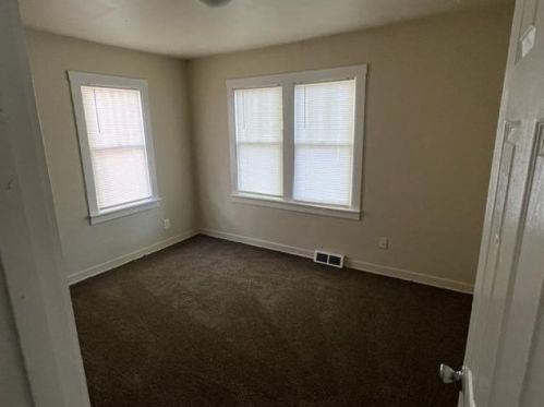 1645 40 Ave, Gary IN 46408-2404 exterior