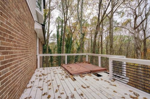 170 Huntcliff Pt, Atlanta GA  30350-1601 exterior
