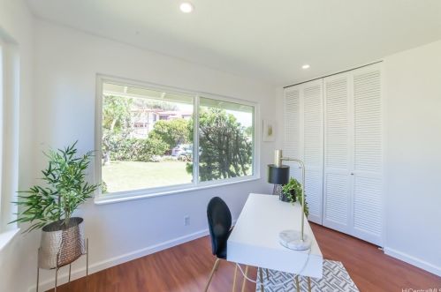 2450 Aha Aina Pl, Honolulu HI  96821-1047 exterior