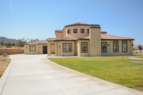 35949 Creekside Dr, Yucaipa, CA 92399-9304