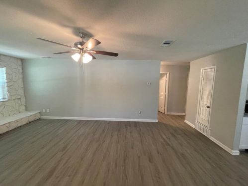 5748 Bowling Dr, Fort Worth TX  76148-3422 exterior