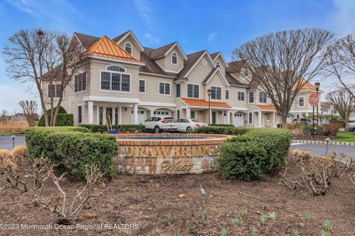 4 Waters Edge, Brielle, NJ 08730-2048