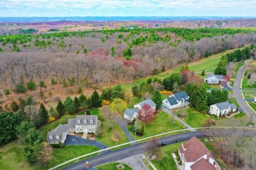110 Fairway Xing, Glastonbury, CT 06033-1492