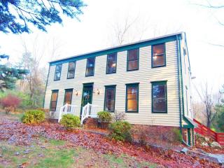 100 Petticoat Ln, Annandale, NJ 08801-3038