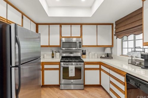 1033 Dewcrest Dr, Anaheim CA  92808-2402 exterior