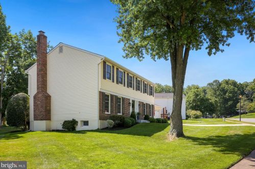 9111 Huber Ct, Springfield, VA 22015-3524