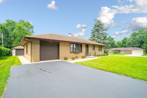 22320 Carrie Ave, Minooka, IL 60410-3082