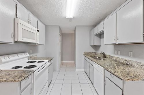 1214 High Vly Dr, Garland TX 75041-2050 exterior