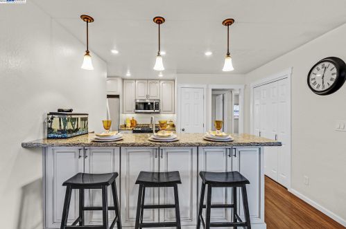 482 Anna Maria St, Livermore, CA 94550-5219