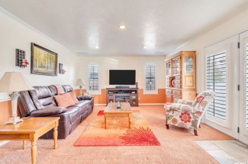 940 Johnsonway Dr, Sandy UT 84094-6346 exterior