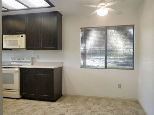 986 Lupine Hills Dr, Vista, CA 92081-5394