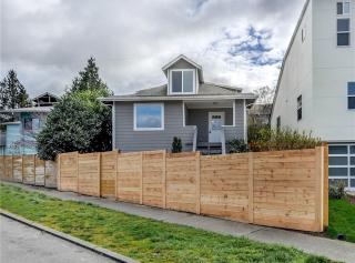 4727 Admiral Way, Seattle, WA 98116-2336
