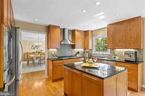 21 Beech Hl Cir, Princeton NJ  08540-2914 exterior