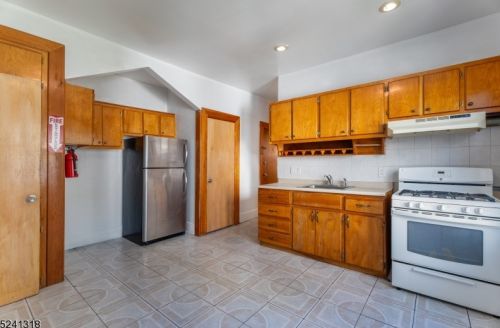 88 15th St, Bloomfield NJ  07003-5813 exterior