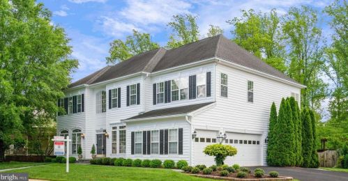 7116 Ayers Meadow Ln, Springfield, VA 22150-4915