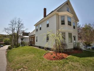 91 Maple St, Wilton, NH 03086-5510