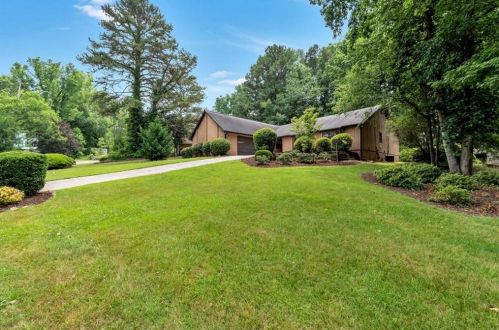1655 Pineford Ct, Stone Mountain, GA 30088-4125