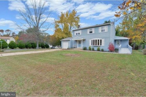 1 Pin Oak Ct, Blenheim, NJ 08012-2320