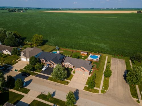 1154 Arneita St, Sycamore IL  60178-1125 exterior