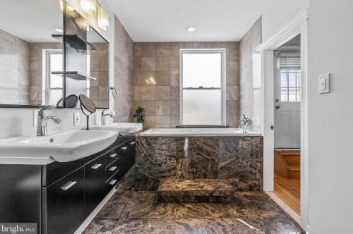 1019 19 St, Philadelphia PA  19146-2938 exterior