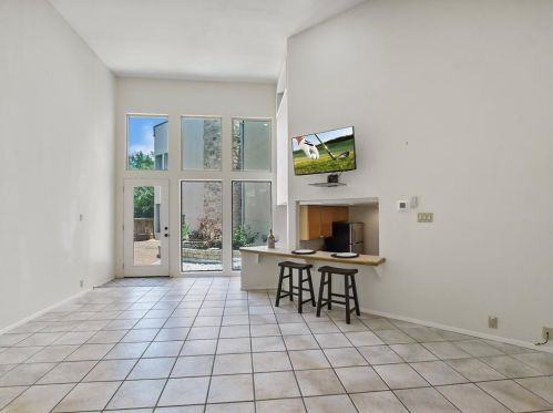1 Crystal Springs Ct, Austin, TX 78738-1109