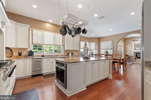 1500 Sandy Glenn Pl, Sandy Spring MD  20860-3007 exterior