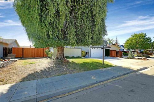 145 Elvira St, Livermore, CA 94550-3906