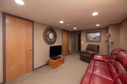 4266 Jasper Dr, Saint Paul MN  55122-2011 exterior