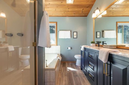 15441 Glenshire Dr, Truckee CA  96161-1306 exterior