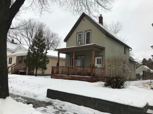 900 Case Ave, Saint Paul MN  55106-3806 exterior