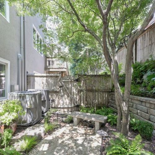 1174 Brookhaven Woods Ct, Atlanta GA  30319-3880 exterior