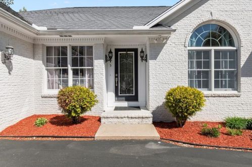 5 Teaberry Ln, Providence, RI 02919-7305