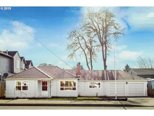 565 Gloucester St, Gladstone OR  exterior