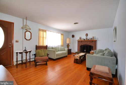 7130 John Pickett Rd, Woodbine, MD 21797-9009