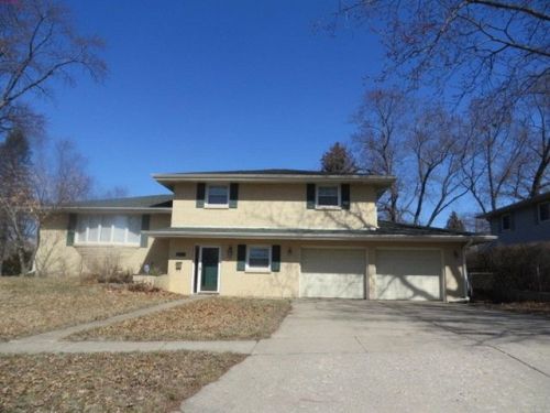 3704 Oklahoma Dr, Rockford, IL 61108-6116