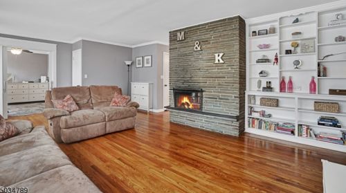 46 School St, Califon, NJ 07830-4340