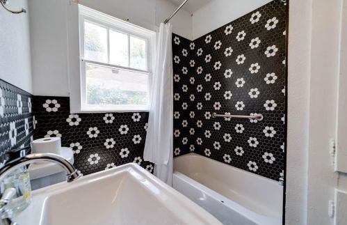 2201 5th Ave, Fort Worth TX  76110-1970 exterior