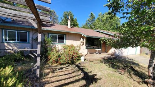 2210 Oriole Ln, Willits, CA 95490-9410