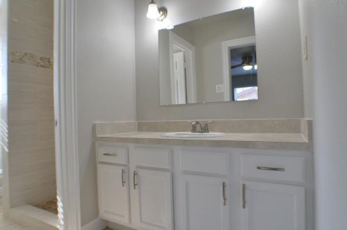 2006 Brentwood Ln, Carrollton TX exterior