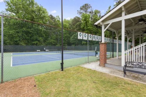 1011 Byrnwyck Rd, Atlanta GA  30319-1665 exterior