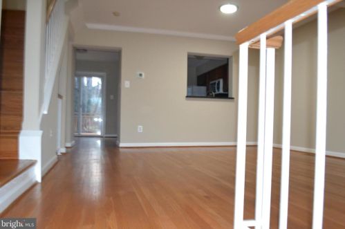 8485 Springfield Oaks Dr, Springfield VA  22153-3571 exterior