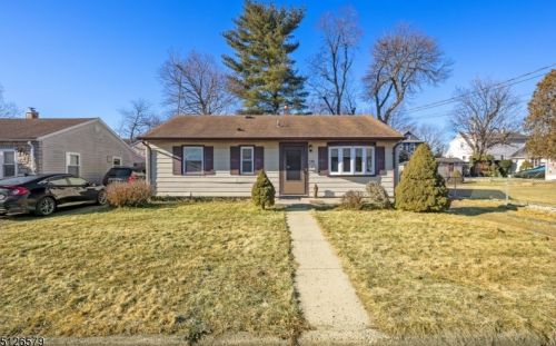122 17th Ave, Manville, NJ 08835-1622